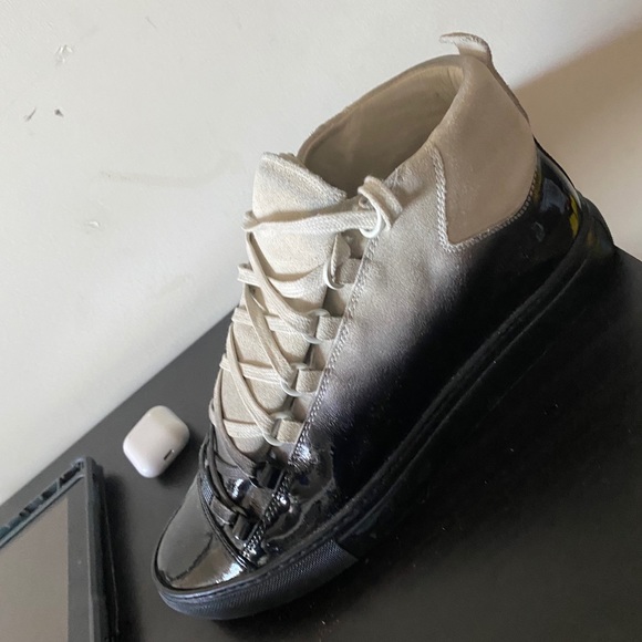 BALENCIAGAS ARENA BEIGE AND BLACK !! - Picture 5 of 6